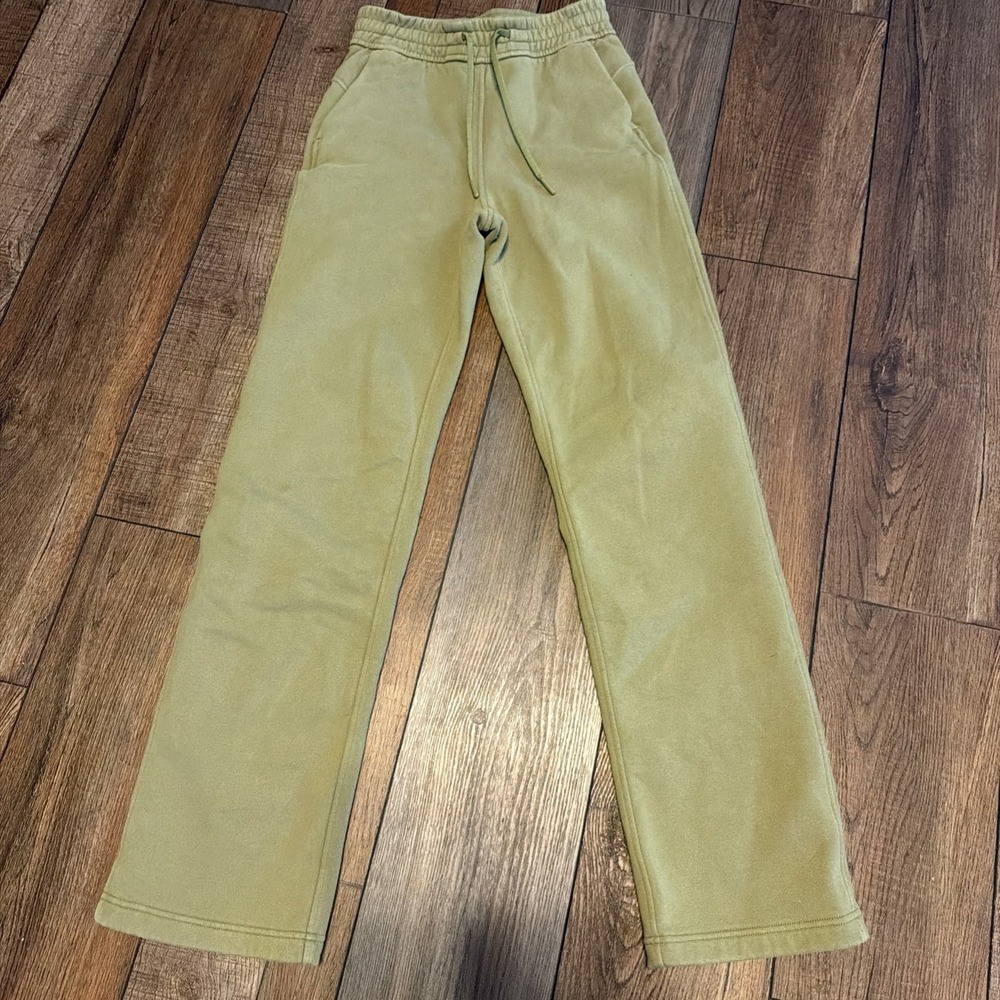 Lululemon Scuba Mid-Rise Wide-Leg Pants Olive Green Size 2 NWOT